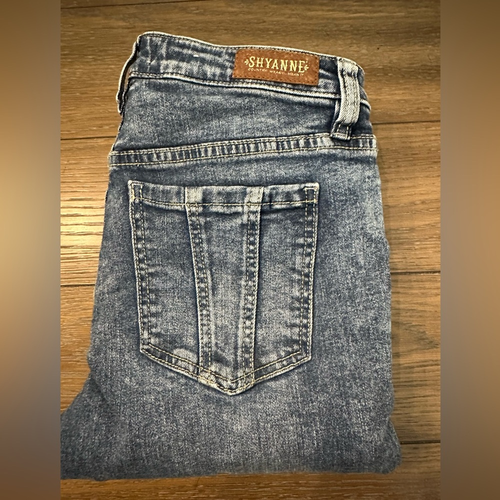 Shyanne Jeans Size 28 Regular Inseam 33 1/2 inches Waist Across‎ 14 inches